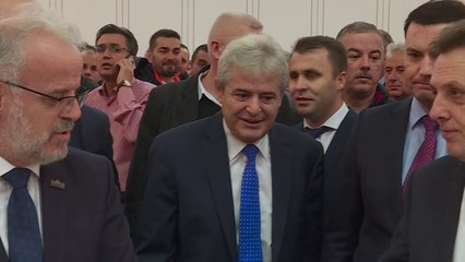 Partitë akoma taktizojnë me listat e deputetëve