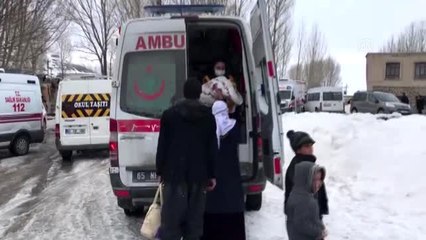 Depremde hasar gören Başkale'deki mahallelerde ekiplerin çalışmaları sürüyor - Gelenler Mahallesi...