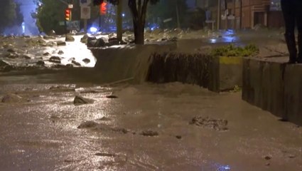 Descargar video: Bolivian city flooded after heavy rain