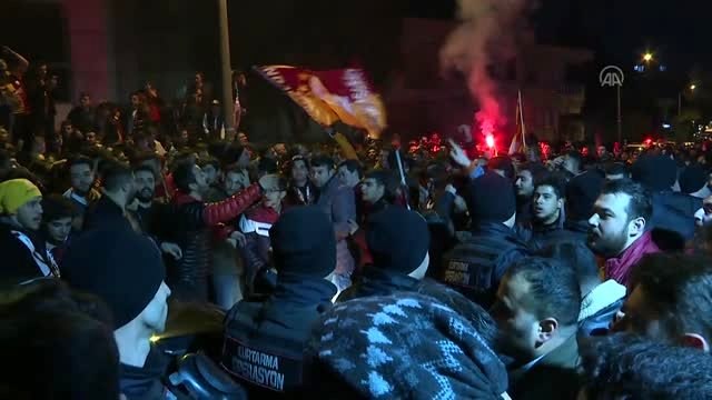 Fenerbahçe-Galatasaray derbisi ardından - Metin Oktay Tesisleri önü (1)