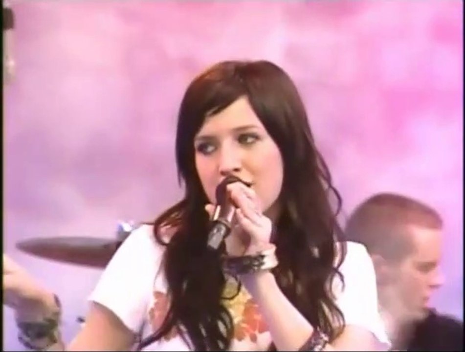 Ashlee Simpson - Pieces Of Me Live on Good Morning America