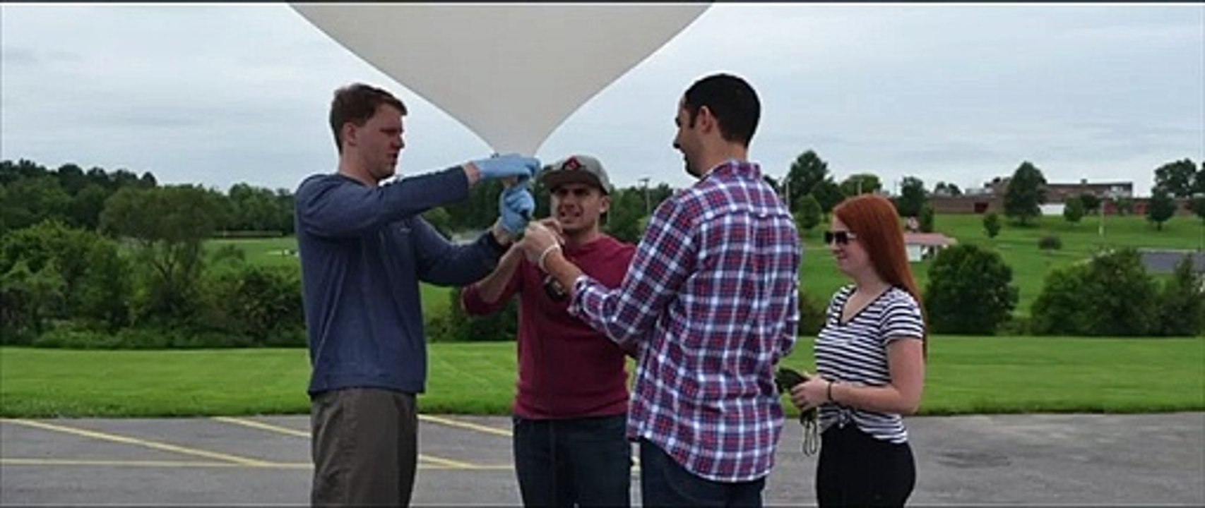 Demande en mariage venue de l'espace ! Il envoie la bague dans l'atmosphère