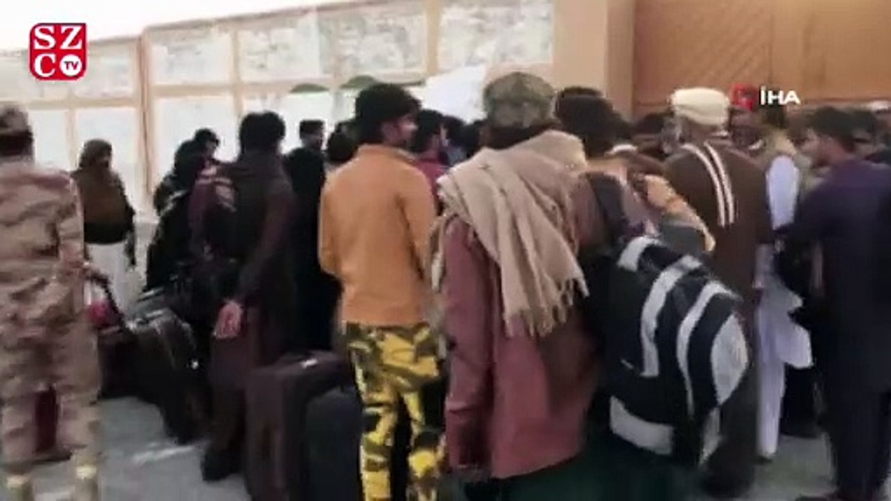 Yüzlerce Pakistanlı, İran sınırında mahsur kaldı