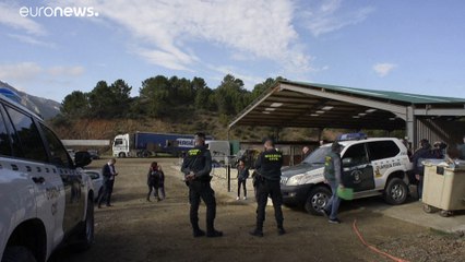 Подпольная сигаретная фабрика в бункере