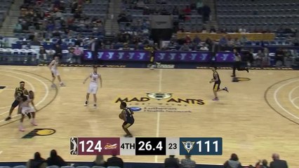 A bigtime dunk by Brian Bowen II!