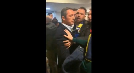 Ali Koç tribünden atladı - 2