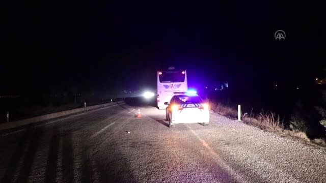 Otobüs ile otomobil çarpıştı: 3 ölü, 1 yaralı