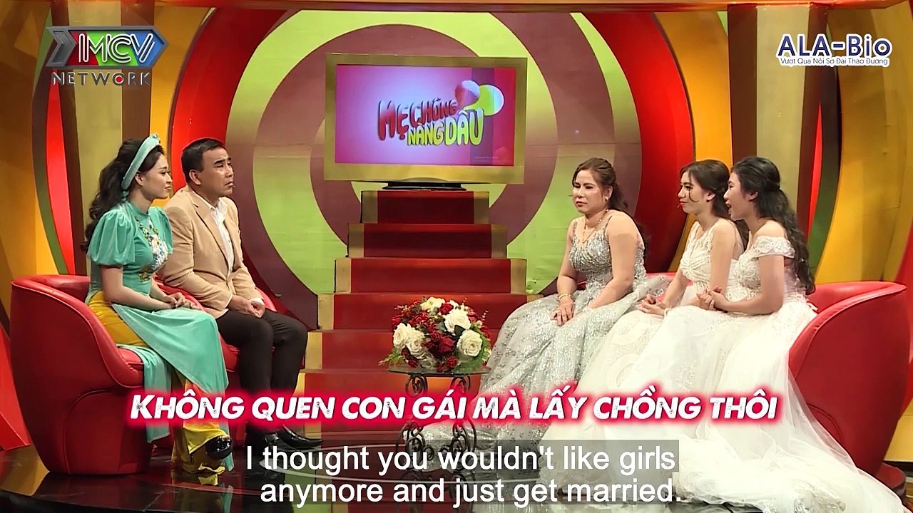 Mother tearfully accepts her lesbian daughter