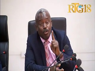 Anthony Bennett ak 2 lòt  moun entèdi pou kite peyi a.