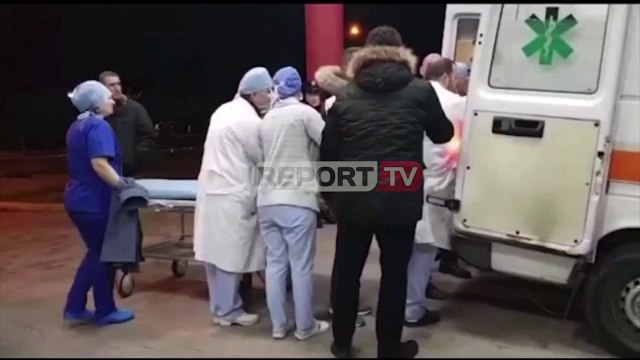 Momenti ku efektivi i plagosur dërgohet nga Lezha te Spitali i Traumës në Tiranë