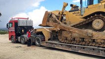 Transporting Caterpillar D8T Dozer -  Heavy Transports