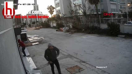 Aynada kendisinden korkan hırsız, panikle kaçtı