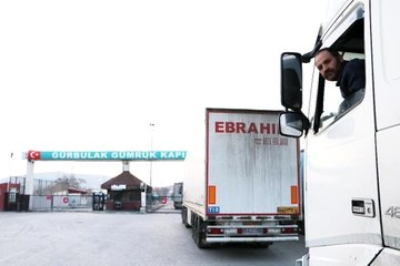 İran'a açılan Gürbulak kapatıldı, TIR kuyruğu 5 kilometreye ulaştı