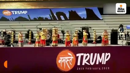 मोदी ने ट्रम्प को गले लगाकर स्वागत किया: 22 किमी का रोड शो शुरू, दोनों नेता साबरमती आश्रम भी जाएंगे