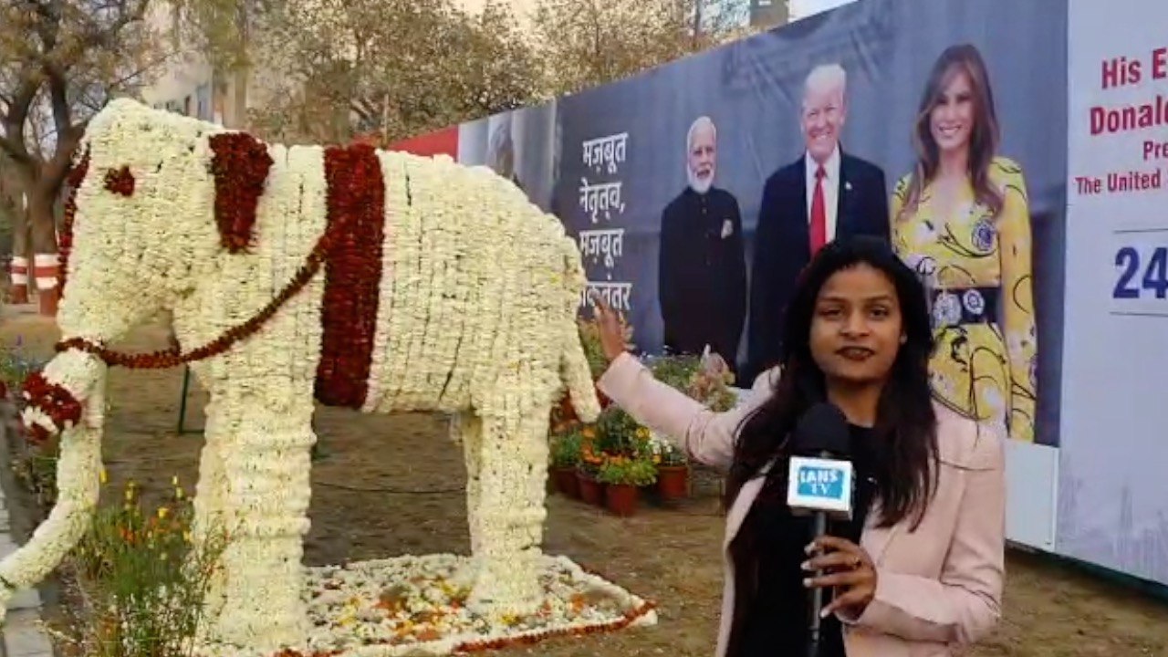 Taj city decked up with flowers to welcome Trump