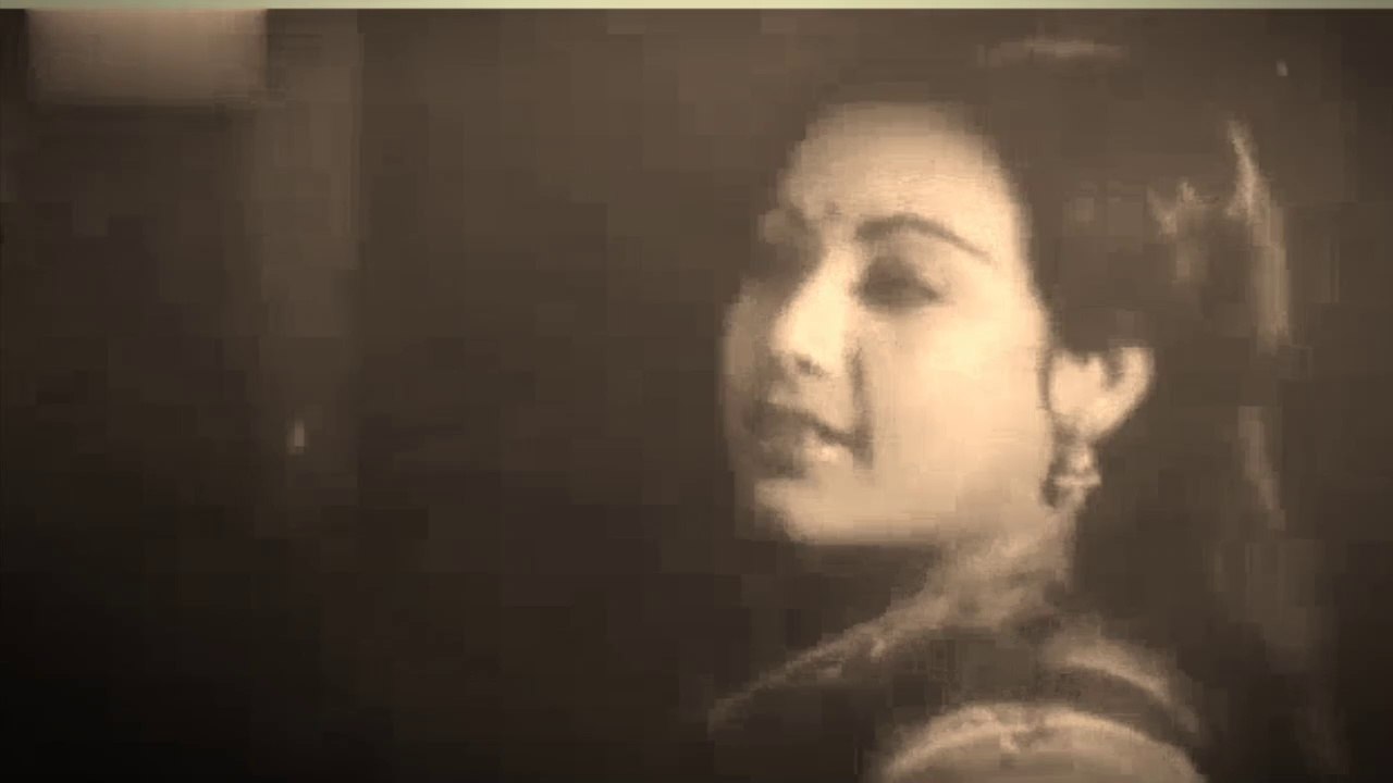 ঐ রাত ডাকে ঐ চাদ ডাকে আজ তোমায় আমায়,,,