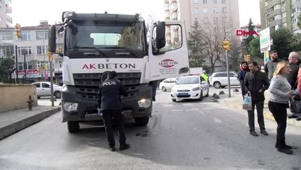 Kadıköy'de yaşlı adama beton mikseri çarptı
