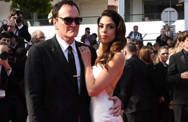 Descargar video: Quentin Tarantino and Daniella Pick welcome their first child