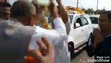 "आ गले लग जा"...कुछ इस अंदाज में गले मिले दिग्गी सिंधिया, नहीं हुई कोई मीटिंग