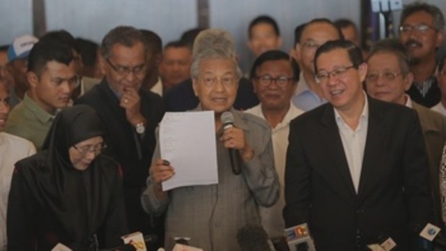 Dimite el primer ministro de Malasia tras tensiones en la coalición gobernante