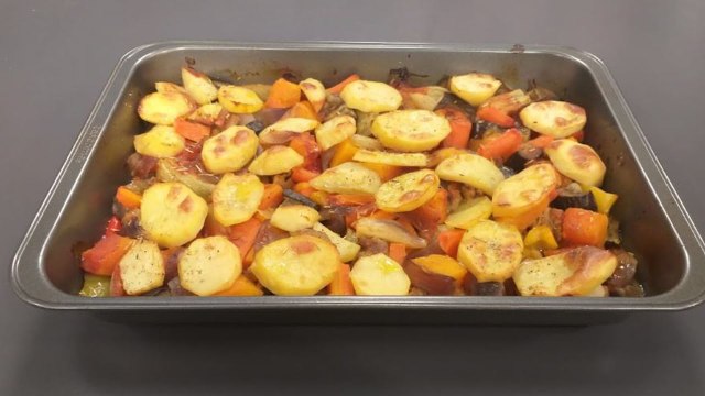 Rreze Dielli 24 Shkurt 2020 - Të Gatuajmë me Znj Vjollca P. 1 - Mish turli me perime dimri(në furrë)