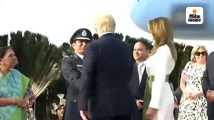 ताजमहल का दीदार करने पहुंचे ट्रम्प, शहर में 21 जगहों पर 3000 कलाकारों ने किया स्वागत