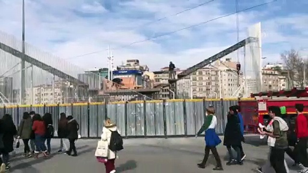 Taksim Meydanı'ndaki Kavuşma Durağı'nı kaldırma çalışmaları başladı - İSTANBUL
