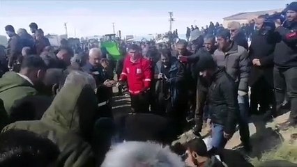 Van'da hayatını kaybedenler toprağa verildi