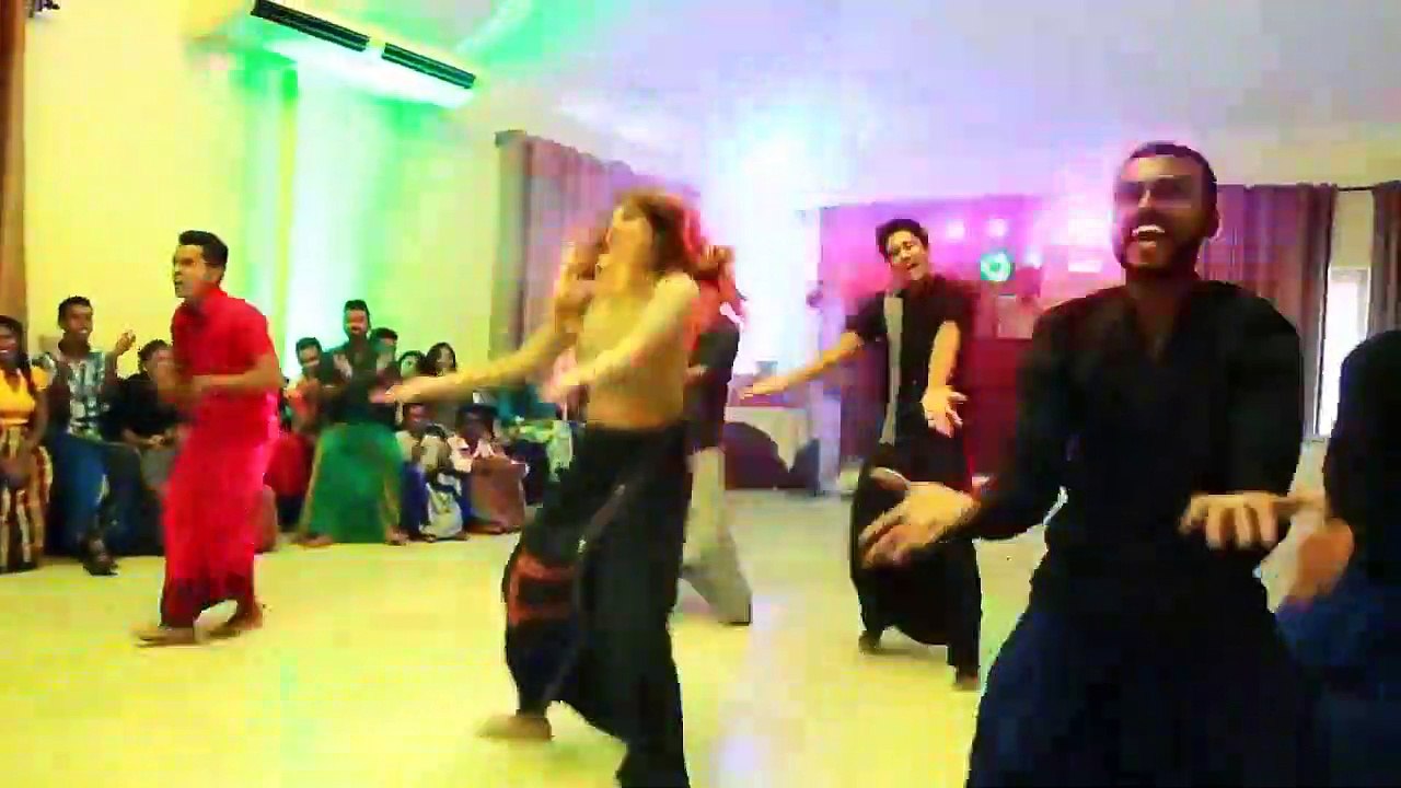 saron dance