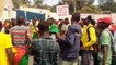 Démonstration massive des camerounais devant l´ambassade de France au Cameroun après les insultes de Macron