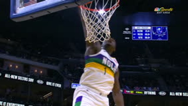 Zion Williamson delivers explosive slam