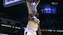 Zion Williamson delivers explosive slam