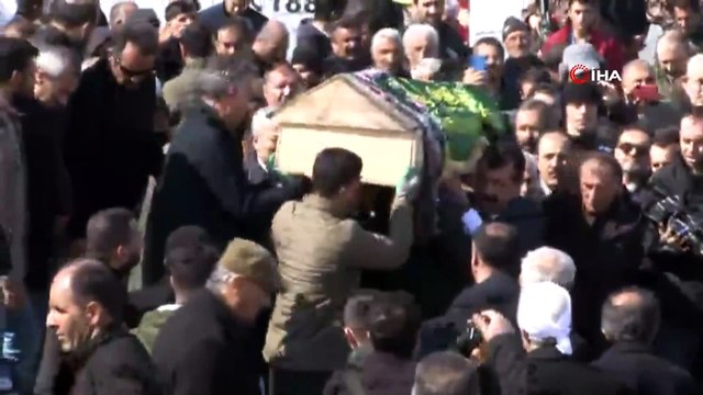 Depremde hayatını kaybedenler gözyaşlarıyla defnedildi