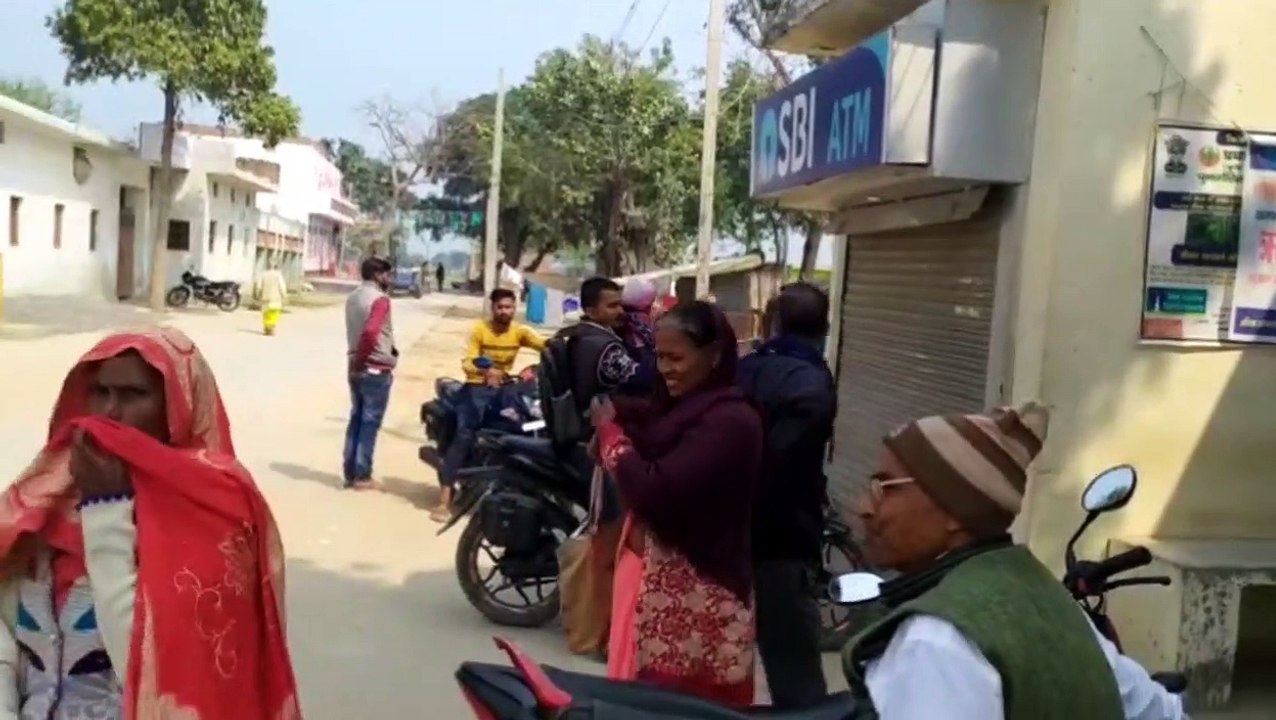 महेवा - स्टेट बैंक के कर्मचारियों की लापरवाही के चलते कई दिनों से बंद पड़ा