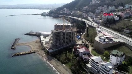 Ordu'da, 17 katlı binaların yıkımı sürüyor