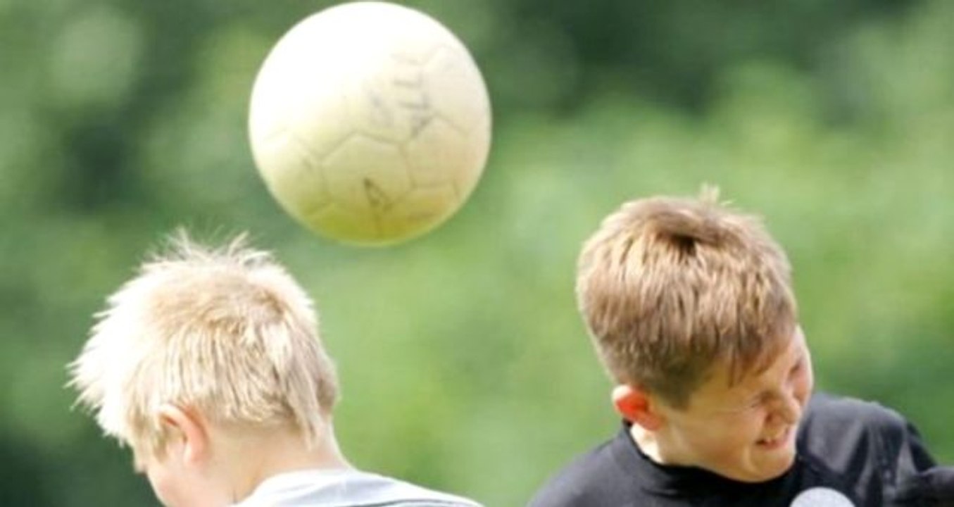 İngiltere, İskoçya ve Kuzey İrlanda'da 12 yaşından küçük çocuklara idmanda kafa vurmak yasaklandı