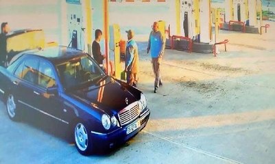 Kayıp 3 liseli kızın otostopla bindiği otomobil kamerada