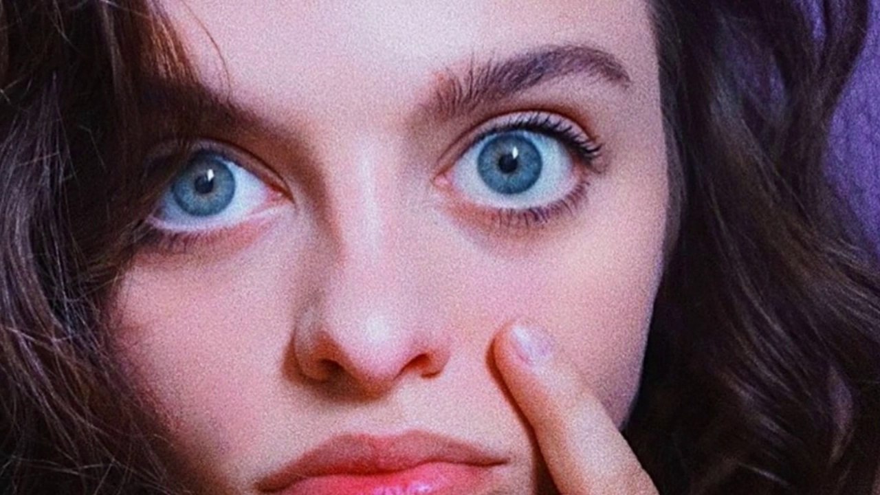 Cette jeune mannequin fait le buzz grâce à ses yeux, mais sont-ils retouchés?