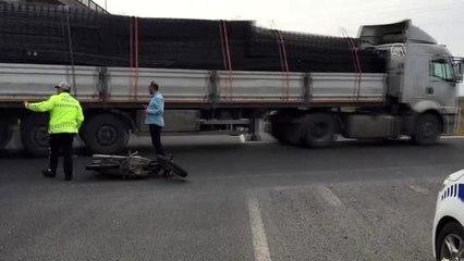 Tırın çarptığı motosiklet sürücüsü yaralandı