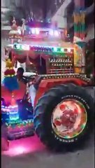 Tracteur décoré en Inde : pas comme les agriculteurs en France !