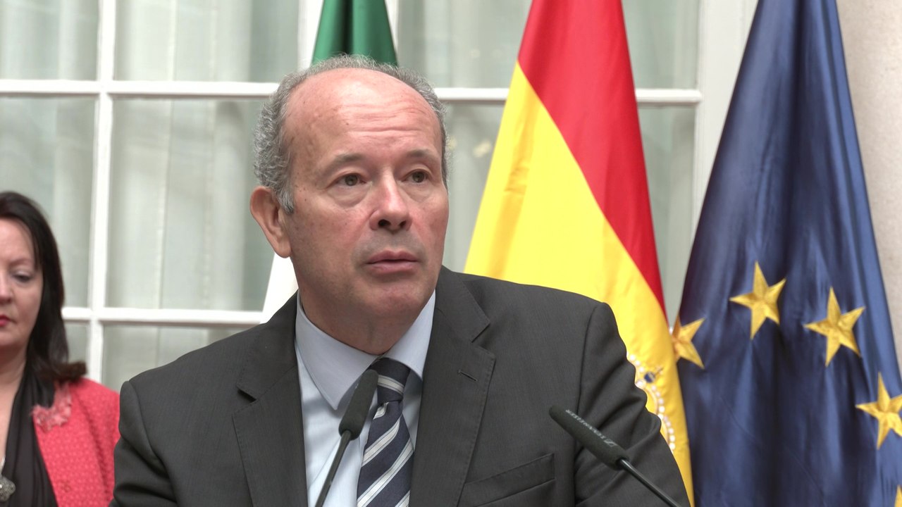 Campo defiende que "servicios públicos son para todos los ciudadanos"