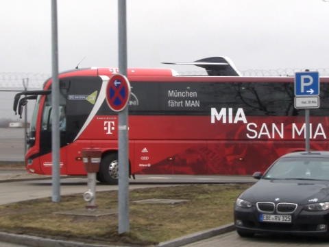 VIRAL : Football : Ligue des Champions: 8es - Les joueurs du Bayern Munich sont arrivés à Chelsea