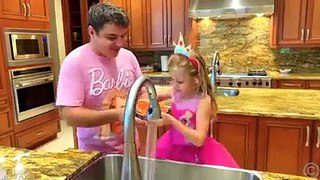 Nastya and dad are axampes of proper behavior Настя и папа примеры правильного поведения