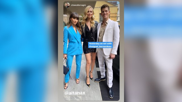 Chiara Ferragni posa con Aitana y Miguel Bernardeau en Milán