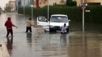 - Mısır'da kötü hava okulları tatil etti