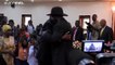 شاهد: رئيس جنوب السودان سيلفا كيير يطلب الصفح من زعيم المعارضة