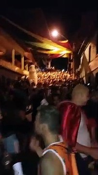 Multidão toma as ruas de Santa Leopoldina durante o carnaval