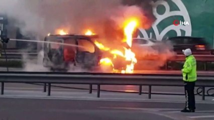 E-5'te araç alev alev böyle yandı