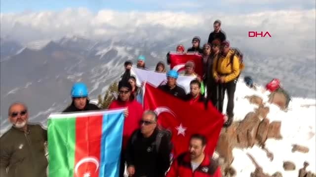 Kars dağcılar, hocalı şehitlerini nahçıvan haca dağı'nda andı
