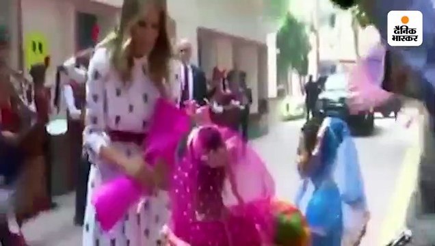 दिल्ली के स्कूल की हैप्पीनेस क्लास में पहुंचीं मेलानिया; बच्चों ने टीका लगाकर स्वागत किया, आरती भी उतारी